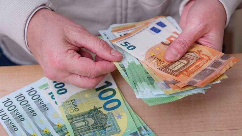 Barzahlungen ab 3.000 Euro Was laut EU bald auf Verbraucher wartet