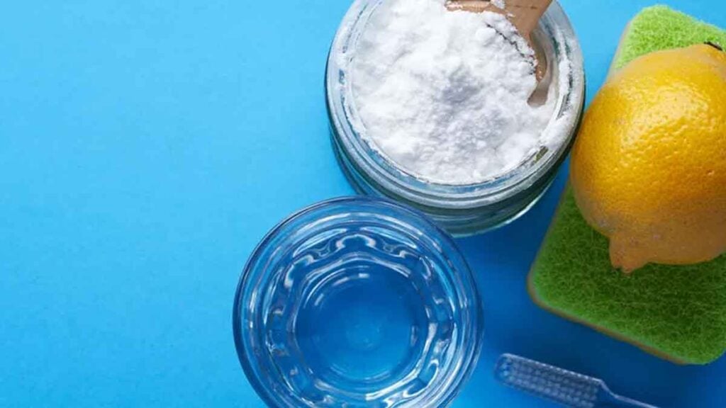 Effektiver als Essig Mit diesem genialen Mittel entfernen Gärtner Unkraut schnell und nachhaltig ohne großen Aufwand