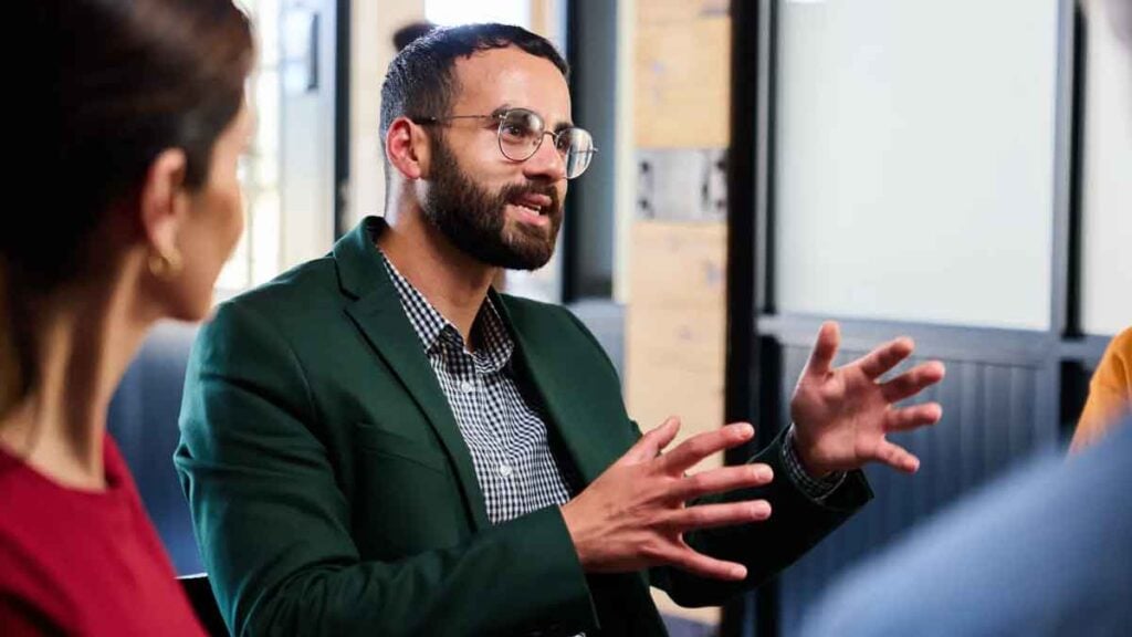 Intelligente Menschen sprechen so – und die meisten machen exakt das Gegenteil