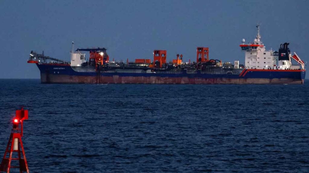 Iran schleust Schiffe durch die Straße von Hormus