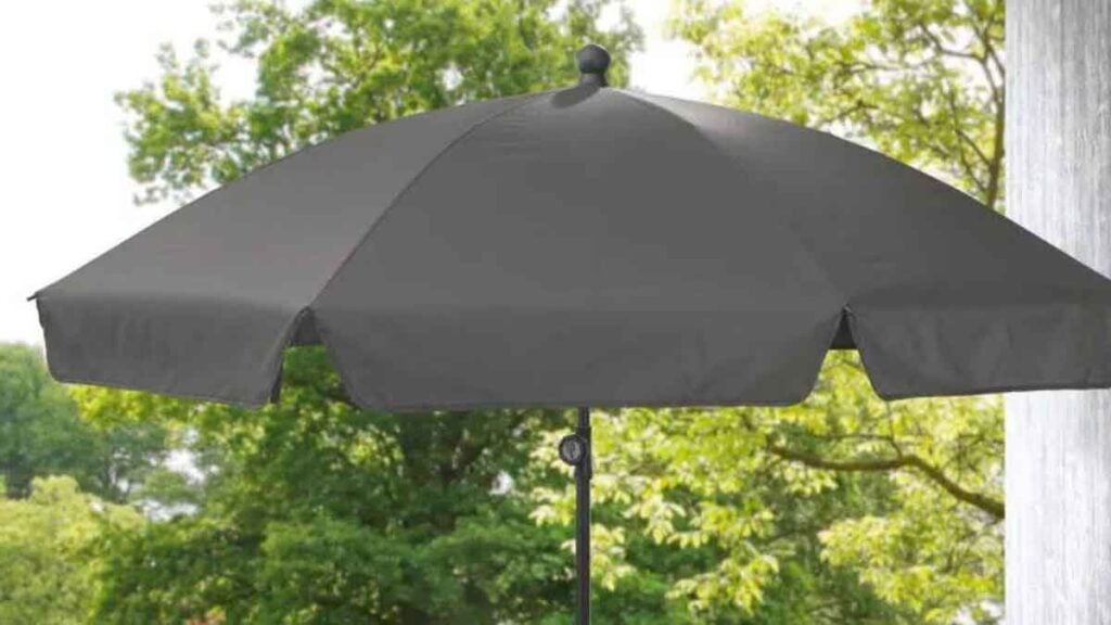 Sonnenschirme sind out – Lidl verkauft jetzt diesen Gartentrend 2026 für unter 10 Euro