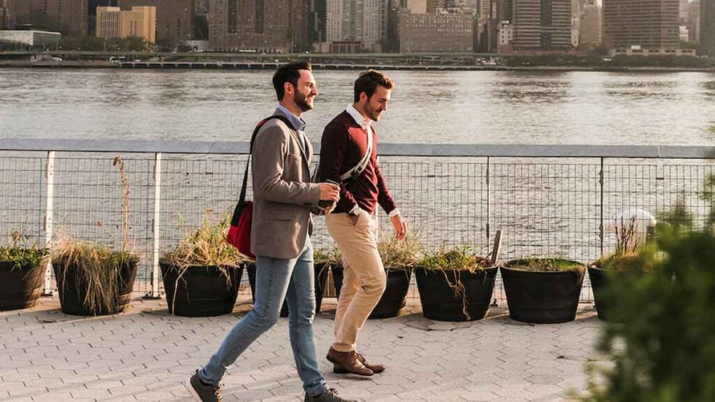 Warum ein kurzer Spaziergang nach dem Mittagessen den Blutzuckerspiegel stärker beeinflusst, als du glaubst